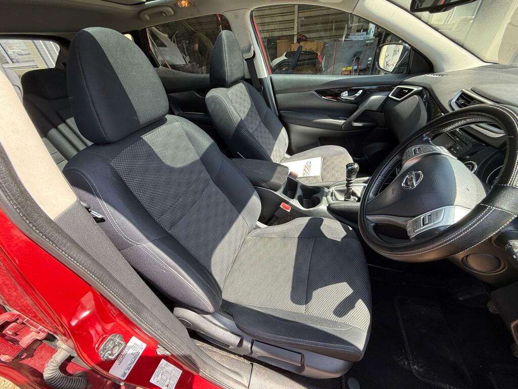 Nissan Qashqai 1.6 Dci N-tec 2Wd Euro 5 Ss BJ15OKX Red #3