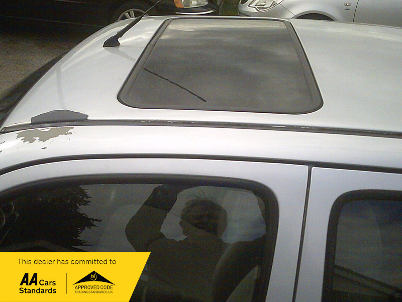 Nissan Micra Se Automatic Silver #6