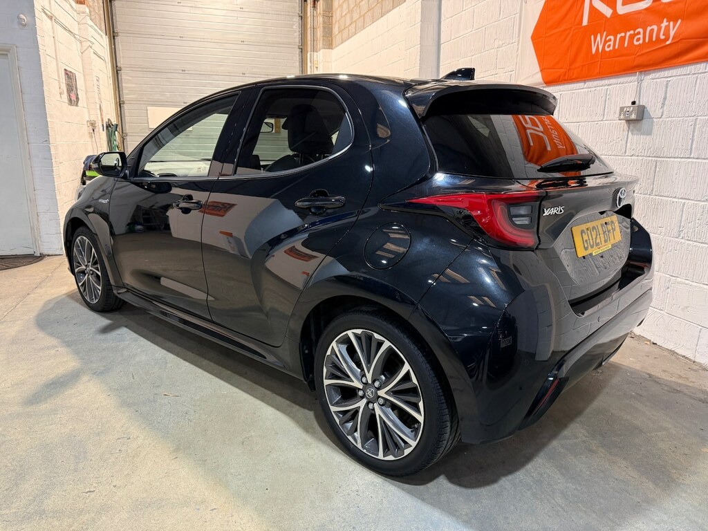 Toyota Yaris 1.5 Hybrid Excel Cvt GU21BFP Black #3