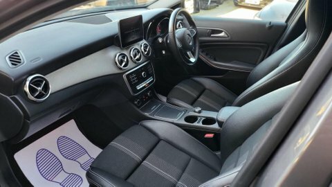 Mercedes-Benz GLA Class Gla 180 Urban BA19VZW Grey #2