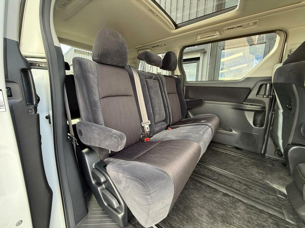 Toyota Vellfire 2.4 Z 8 Seater White #5