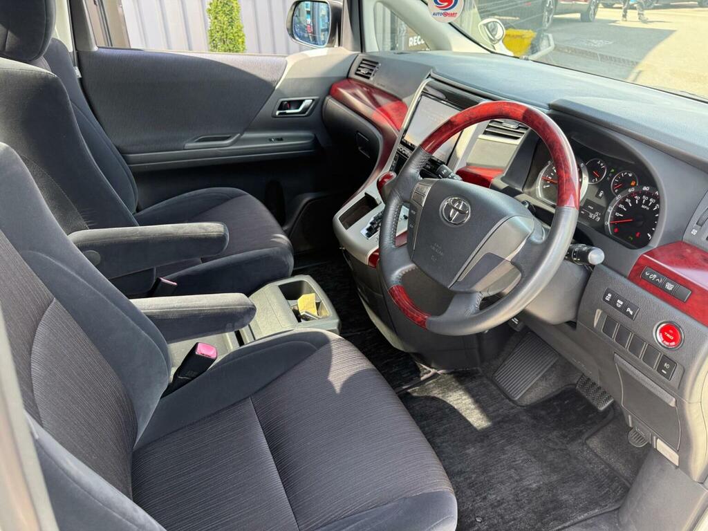 Toyota Vellfire 2.4 Z 8 Seater White #4