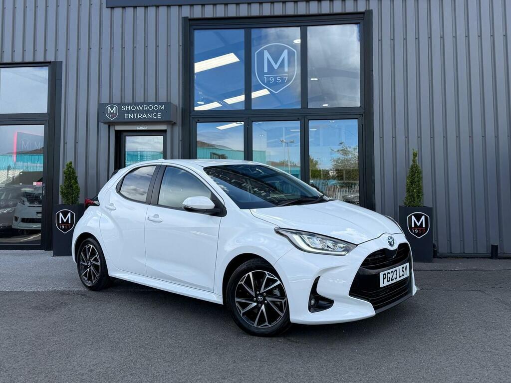 Toyota Yaris 1.5 Vvt-h Design E-cvt Euro 6 Ss White