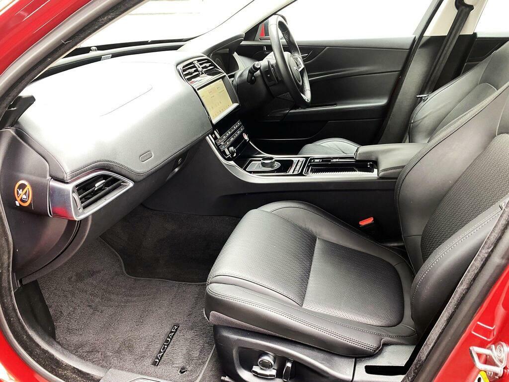 Jaguar XE 2.0I Gpf Portfolio Euro 6 S S Red #6