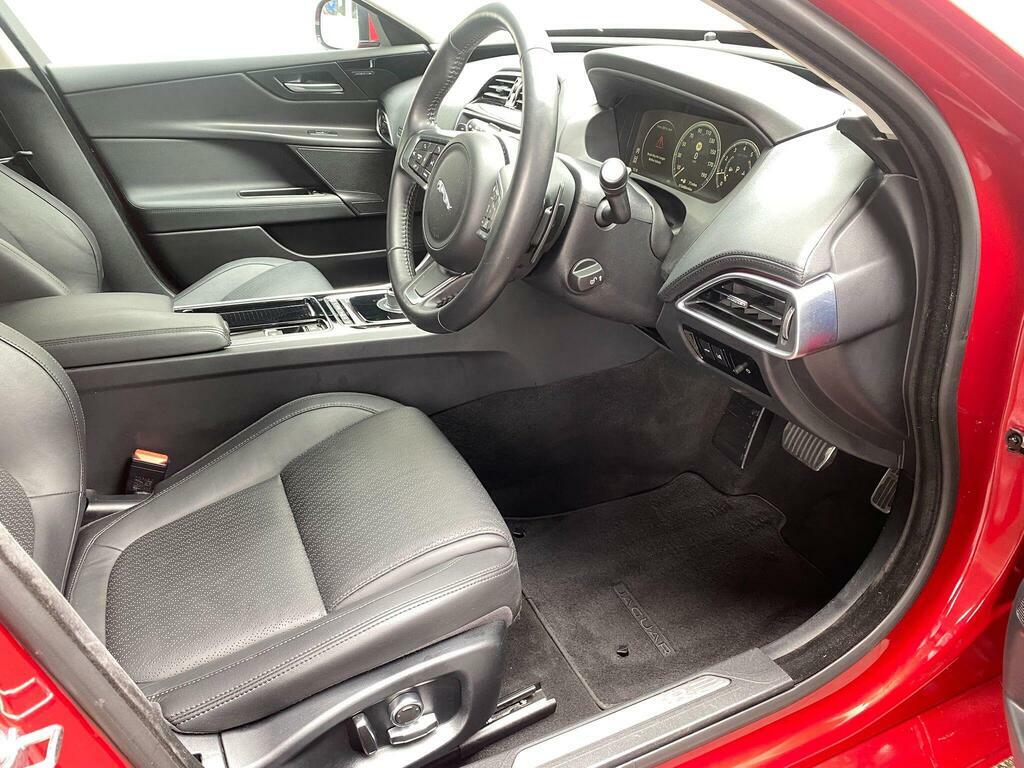 Jaguar XE 2.0I Gpf Portfolio Euro 6 S S Red #5