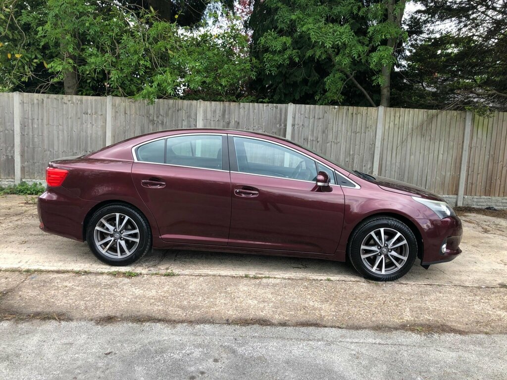 Toyota Avensis 1.8 V-matic Icon Euro 5 Red #2