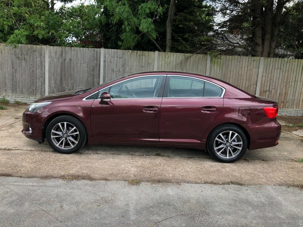 Toyota Avensis 1.8 V-matic Icon Euro 5 Red #3