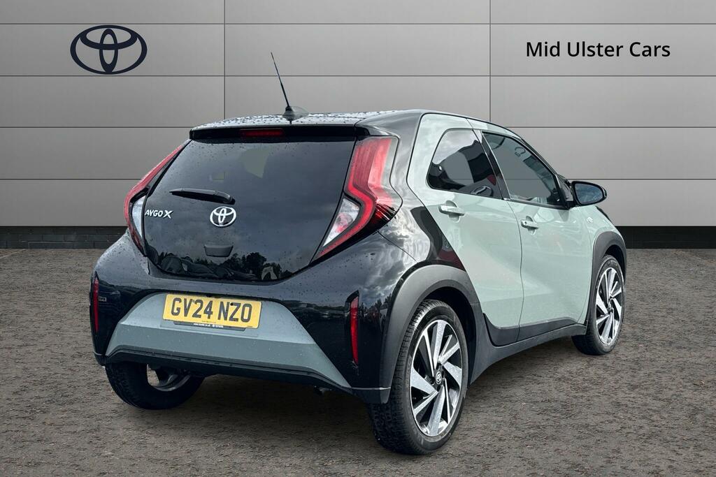 Toyota Aygo X 1.0 Vvt-i Edge GV24NZO Green #2