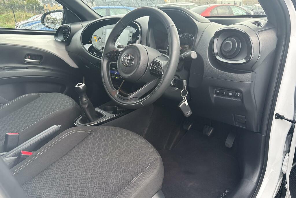 Toyota Aygo X 1.0 Vvt-i Edge LS73JVX White #5