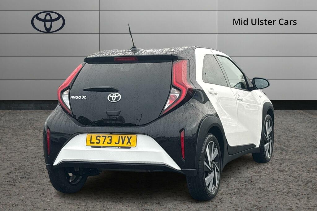 Toyota Aygo X 1.0 Vvt-i Edge LS73JVX White #2