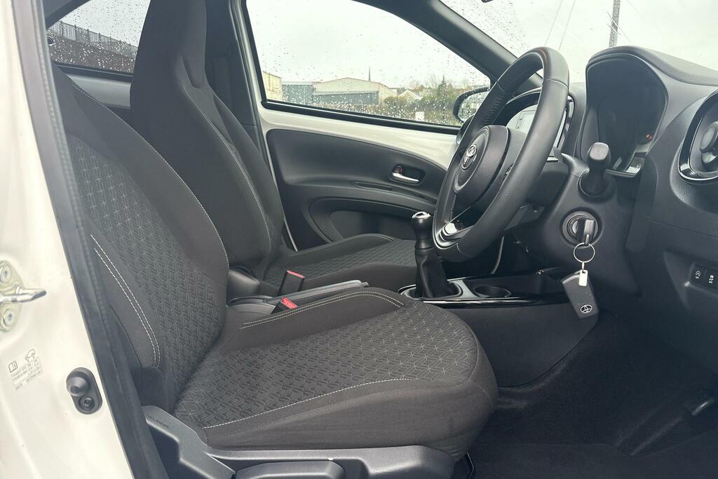 Toyota Aygo X 1.0 Vvt-i Edge LS73JVX White #6