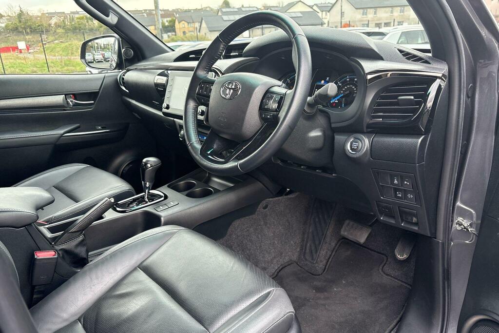 Toyota HILUX Invincible X Dcab Pick Up 2.8 D 48V CVZ4572 Black #5