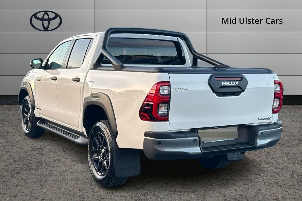 Toyota HILUX Invincible X Dcab Pick Up 2.8 D 48V CVZ3982 White #4