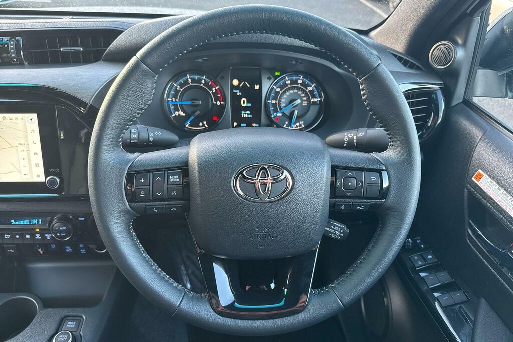 Toyota HILUX Invincible X Dcab Pick Up 2.8 D 48V CVZ3982 White #6
