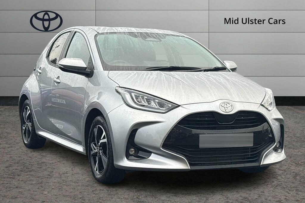 Toyota Yaris 1.5 Hybrid Design Cvt Silver