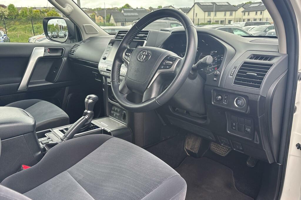 Toyota Land Cruiser 2.8 D-4d 204 Active 5 Seats White #5