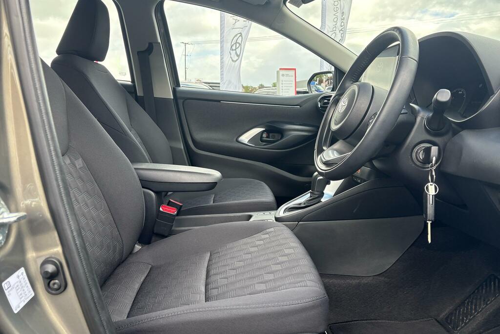Toyota Yaris 1.5 Hybrid Icon Cvt GX25ZHN Brown #6