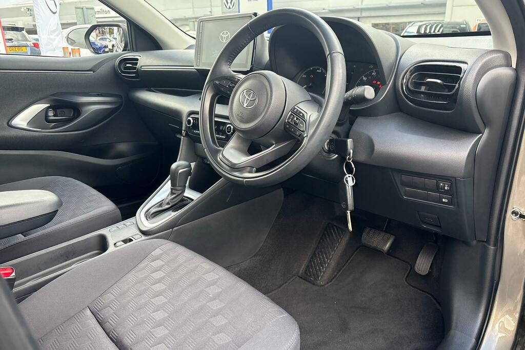 Toyota Yaris 1.5 Hybrid Icon Cvt GX25ZHN Brown #5
