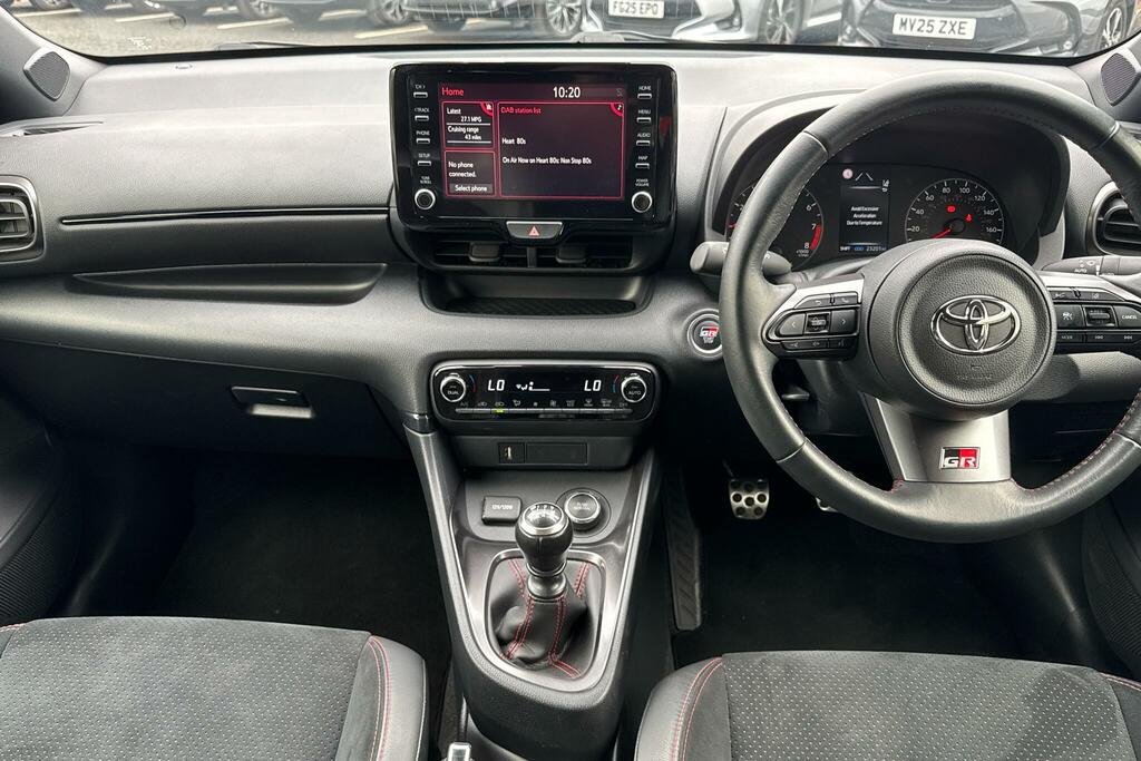 Toyota Yaris 1.6 Awd Circuit Pack RV22BHP Black #5