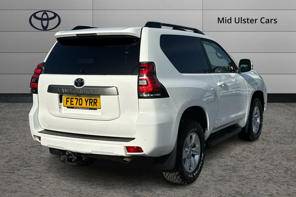 Toyota Land Cruiser 2.8D Active Commercial White #2