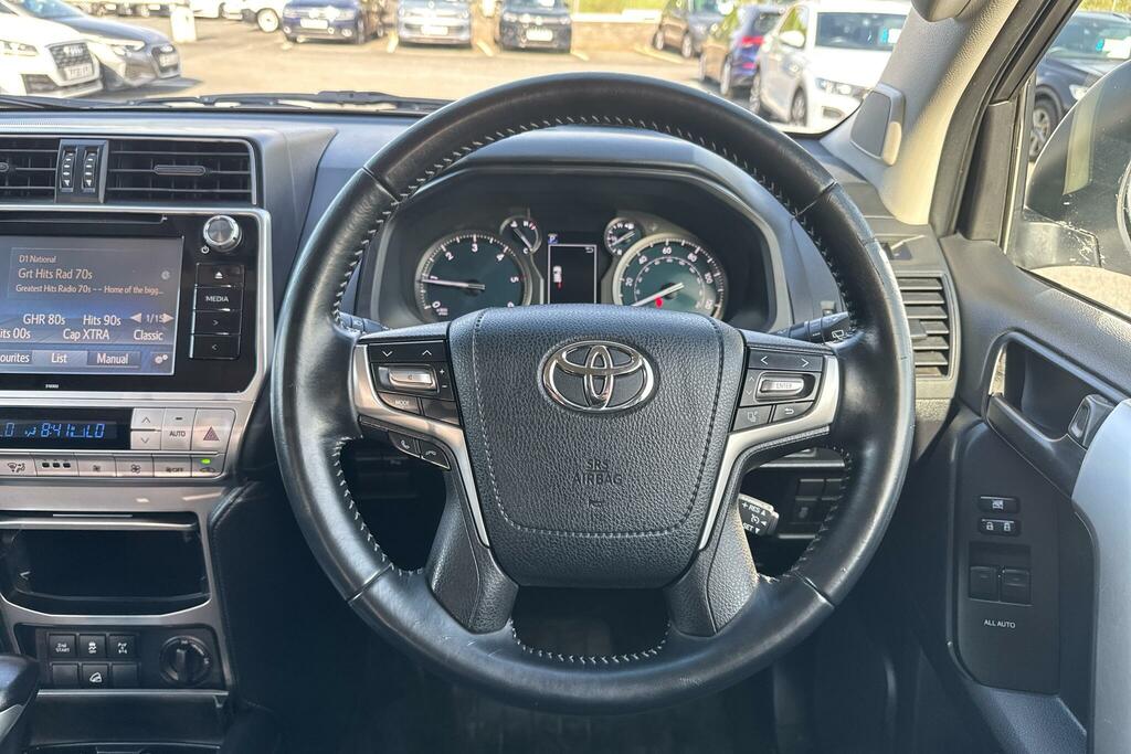 Toyota Land Cruiser 2.8D Active Commercial White #6