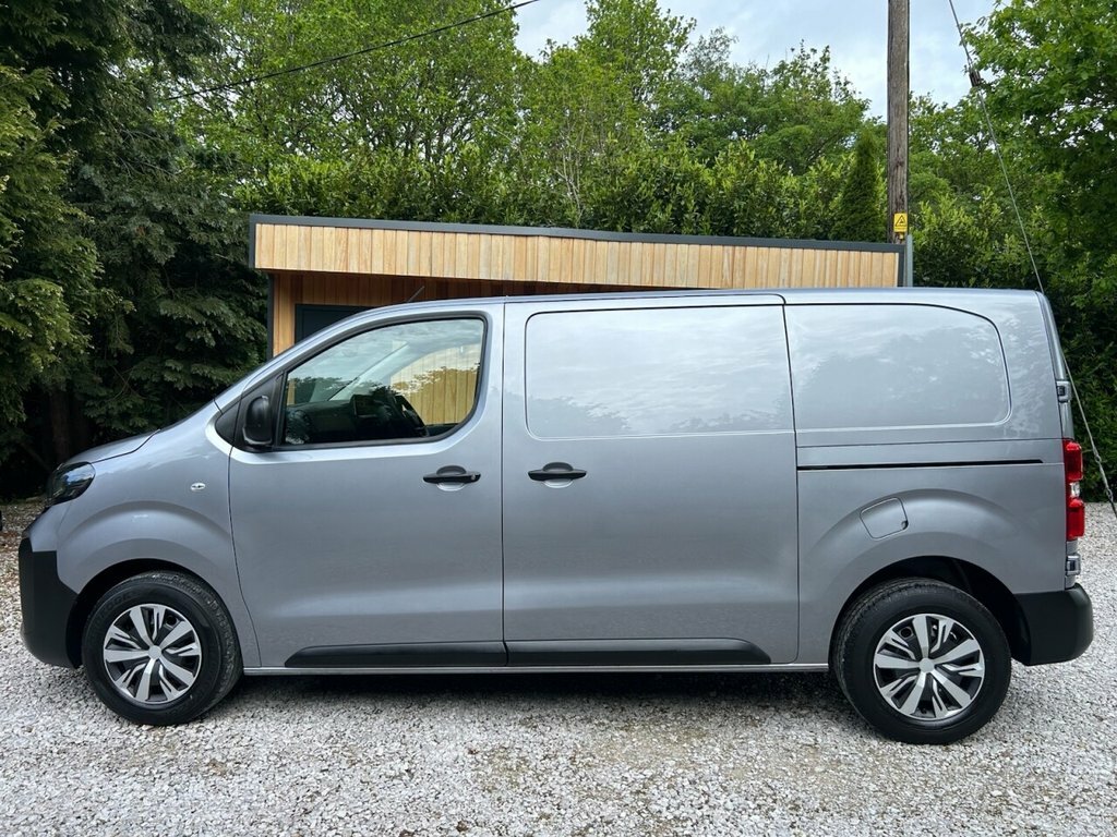 Vauxhall Vivaro 1.5L Prime 6Dr CE74XUR Grey #4