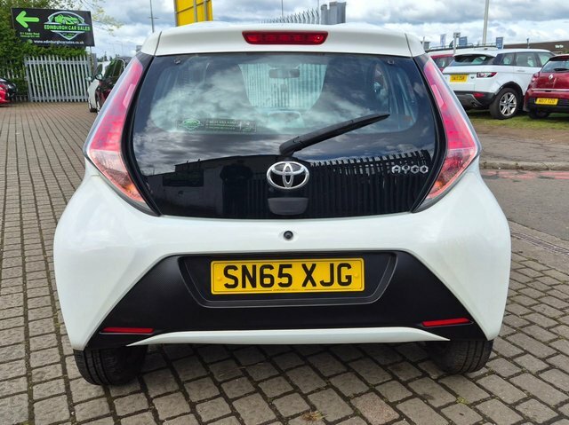 Toyota Aygo Vvt-i X-play Hatchback SN65XJG White #5