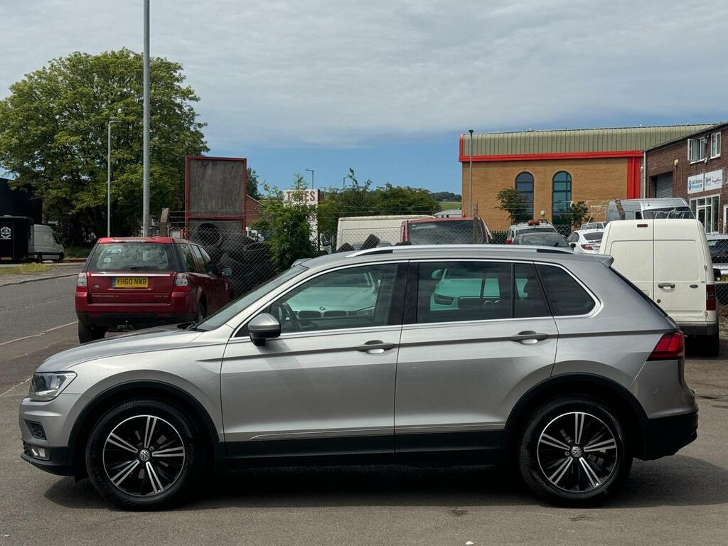 Volkswagen Tiguan 2.0 Tdi Se Navigation Euro 6 Ss HS68NFC Silver #4