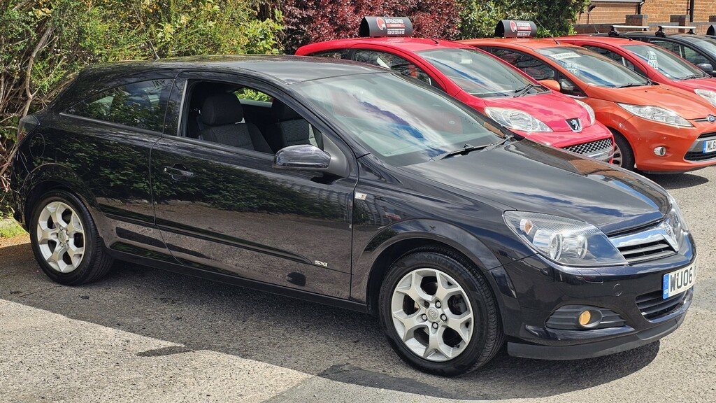 Vauxhall Astra 1.6 I 16V Sxi Black #4