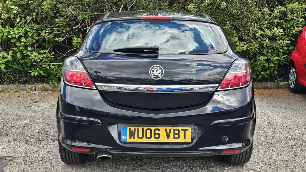 Vauxhall Astra 1.6 I 16V Sxi Black #3