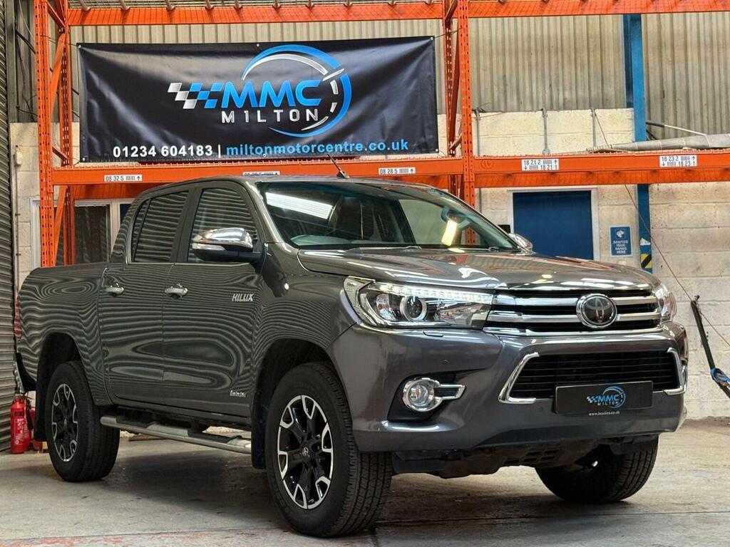 Toyota HILUX Pickup 2.4 D-4d Invincible X 4Wd Euro 6 Grey #3