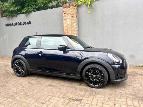 Mini Hatch 1.5 Cooper Exclusive Black