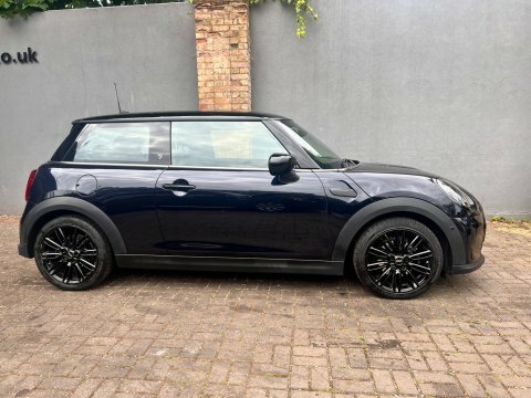 Mini Hatch 1.5 Cooper Exclusive LM22ZVS Black #2