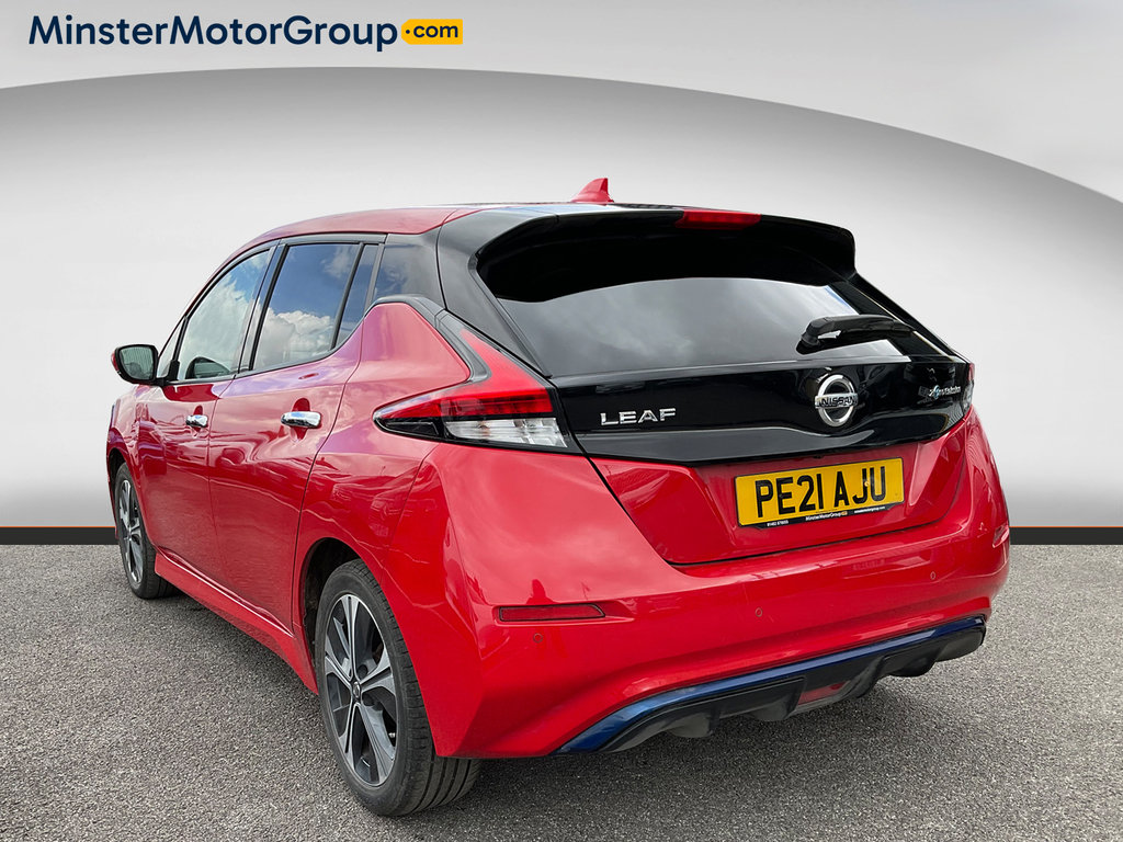 Nissan Leaf Tekna Red #4