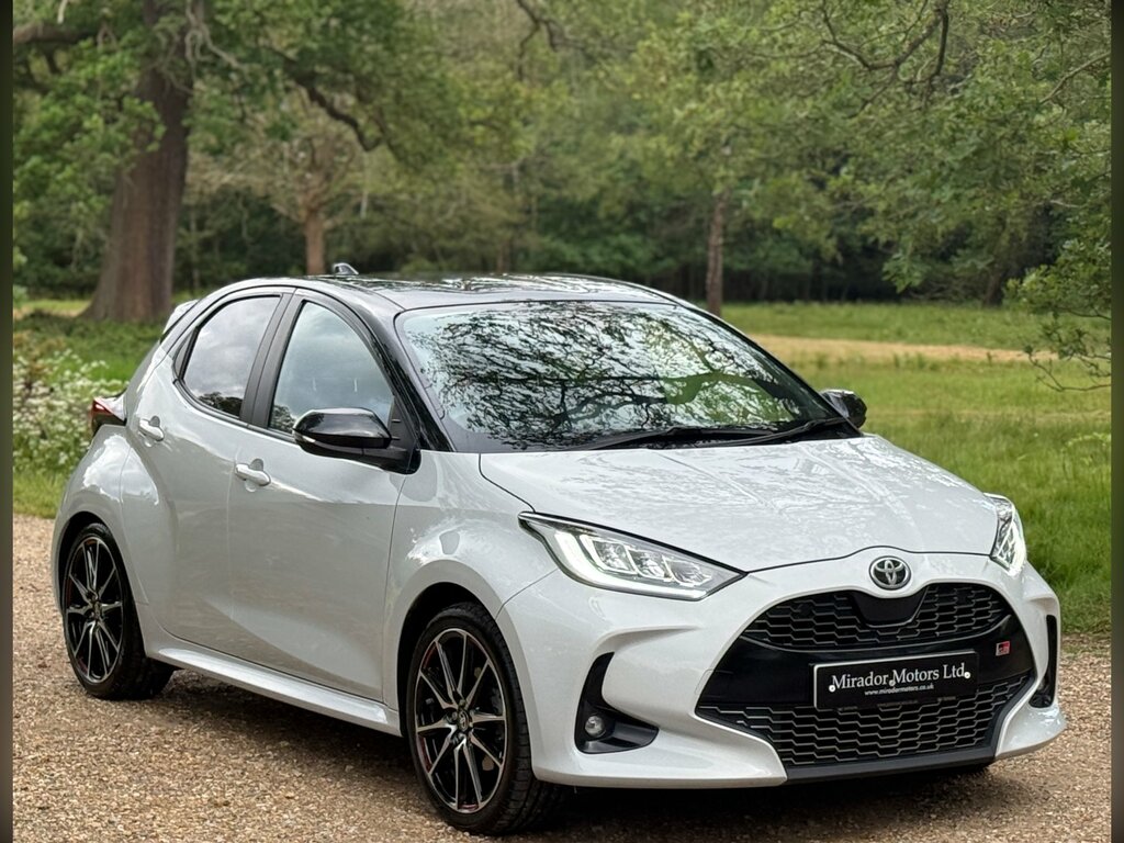 Toyota Yaris 1.5 Vvt-h Gr Sport Hatchback Hybrid E-c FX22XYW Grey #3