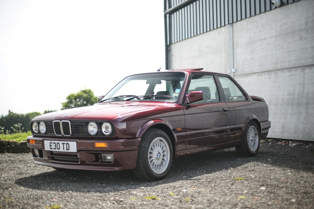 BMW 3 Series Saloon 318Is 1990 Red #3