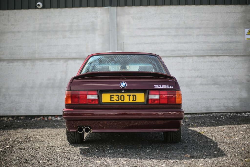 BMW 3 Series Saloon 318Is 1990 Red #6