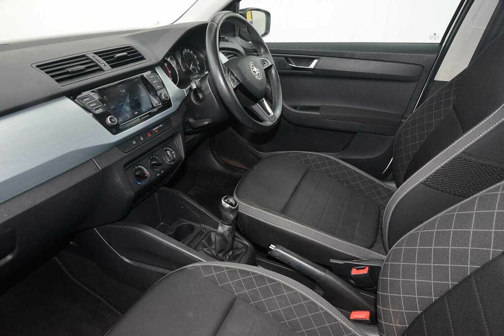 Skoda Fabia 1.0 Tsi Colour Edition KM19MLV White #2