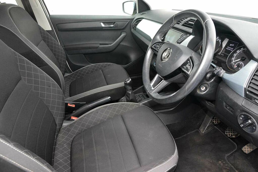Skoda Fabia 1.0 Tsi Colour Edition KM19MLV White #6