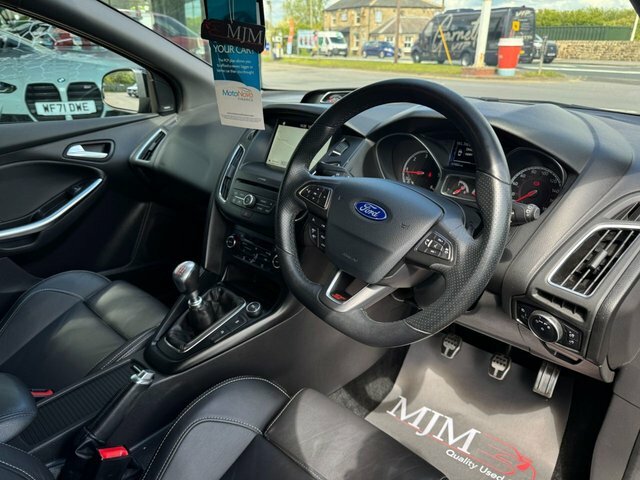 Ford Focus 2017 2.0 Tdci St-3 Hatchback Eur Black #4