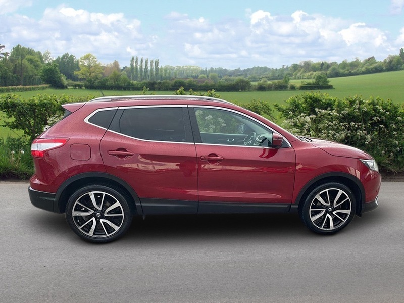 Nissan Qashqai Tekna Dig-t MF66UJP Red #2