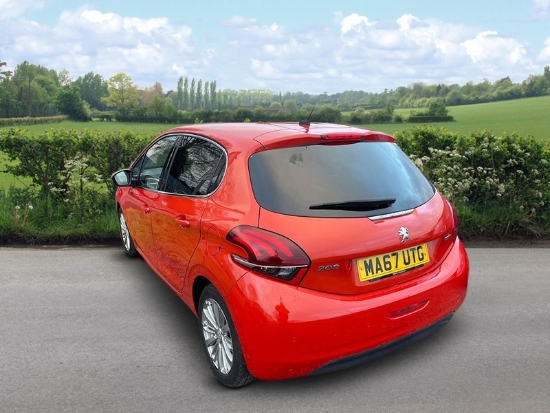 Peugeot 208 Allure Orange #3