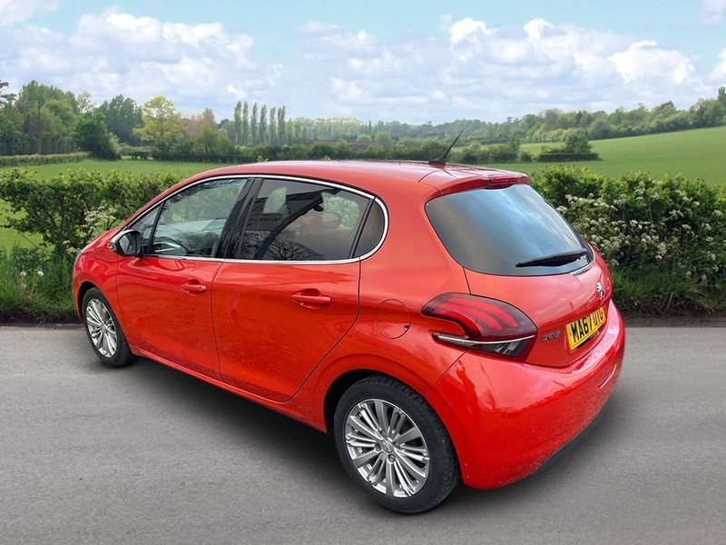Peugeot 208 Allure Orange #4
