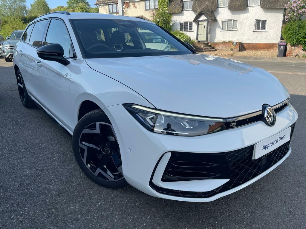 Volkswagen Passat 1.5 Tsi Ehybrid 19.7Kwh R-line Estate P White