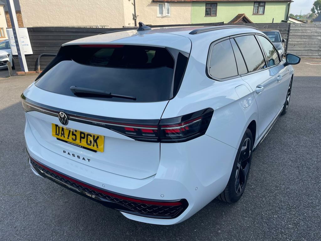 Volkswagen Passat 1.5 Tsi Ehybrid 19.7Kwh R-line Estate P White #4