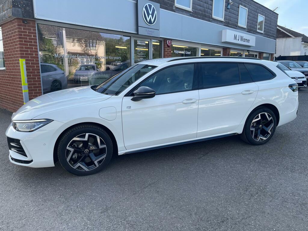 Volkswagen Passat 1.5 Tsi Ehybrid 19.7Kwh R-line Estate P White #5