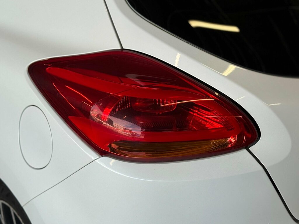 Kia Proceed Hatchback White #44