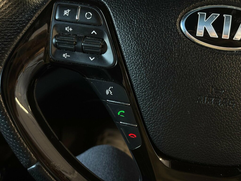 Kia Proceed Hatchback White #31