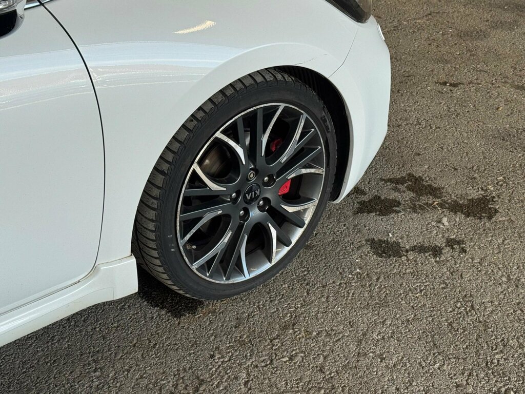 Kia Proceed Hatchback White #48