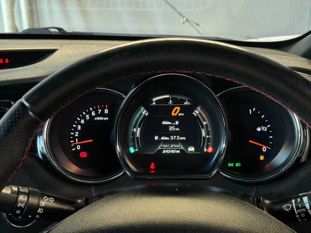 Kia Proceed Hatchback White #33